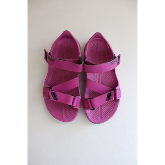 teva girls sandals
